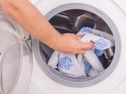 滚筒洗衣机清除霉味的方法及措施！